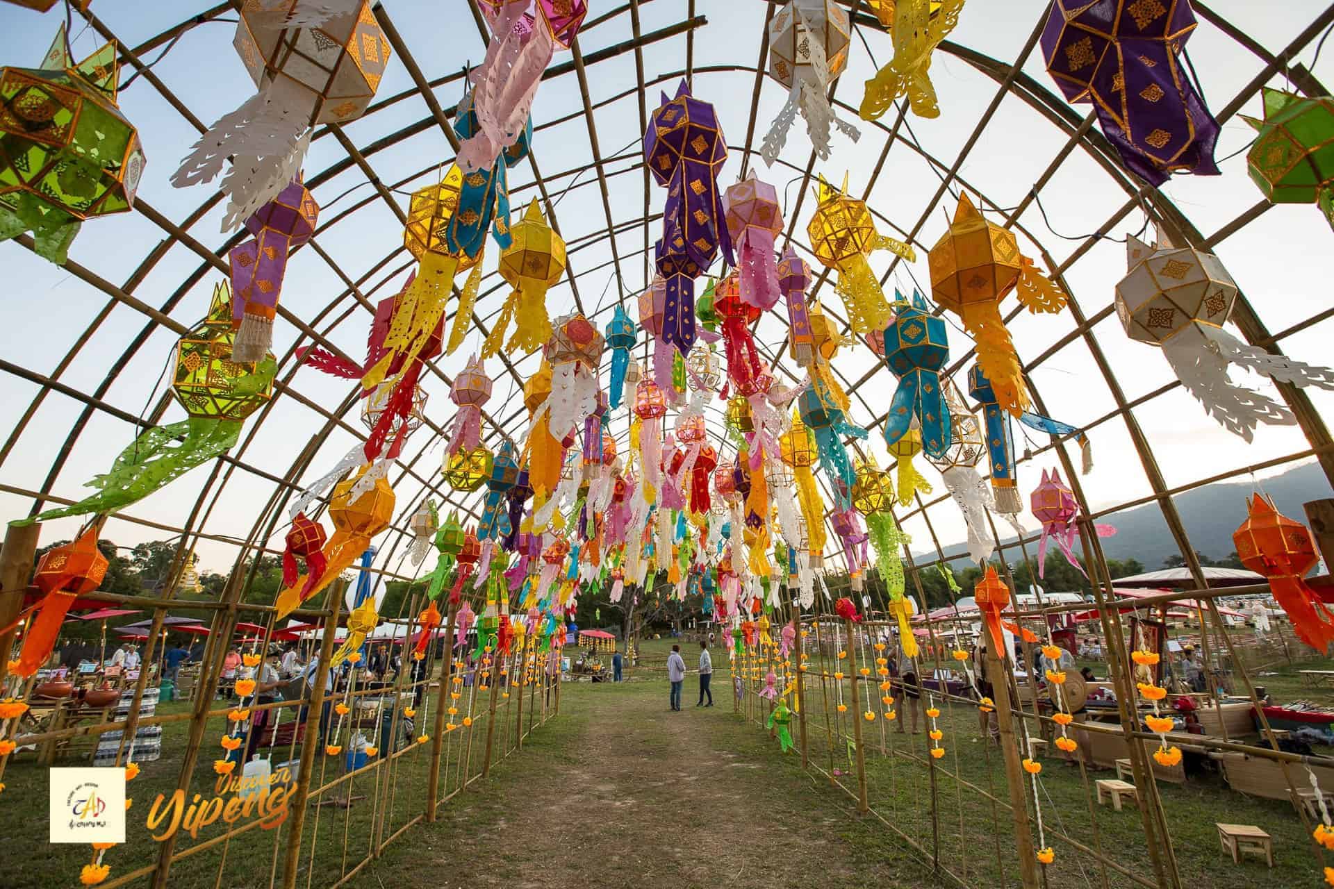 Chiang Mai Yi Peng KhomLoy Lantern Festinal Atmosphere